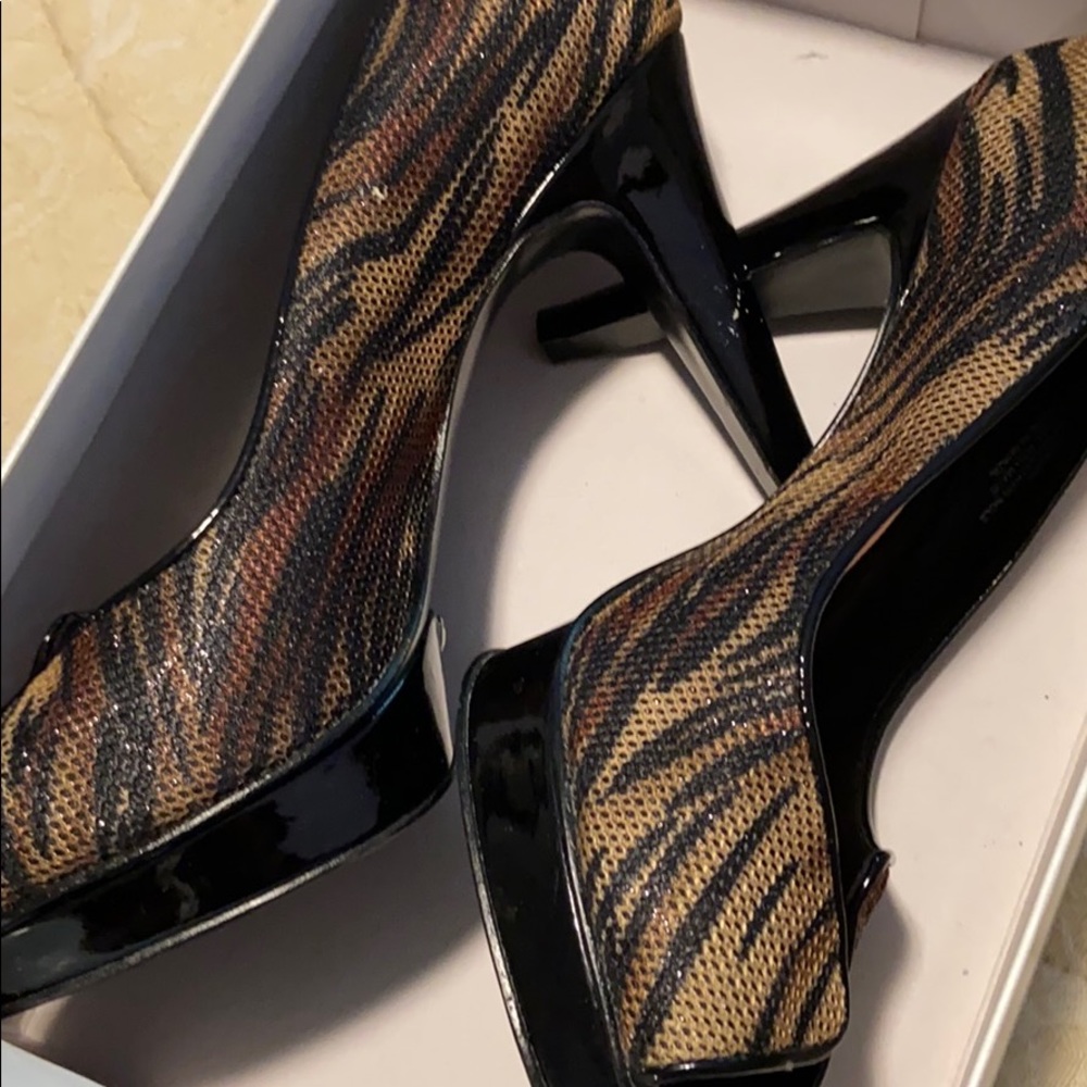 Women dress shoes